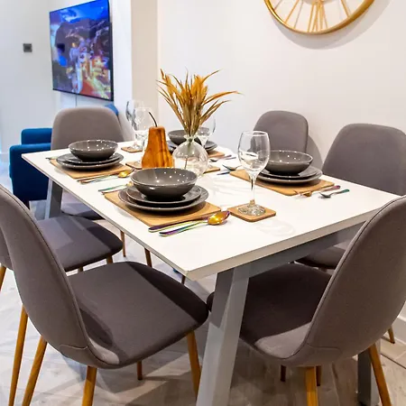 Modern 4-Bed Townhouse, Conveniently Located Near Leeds City Centre - Perfect For Corporate Stays Exterior photo