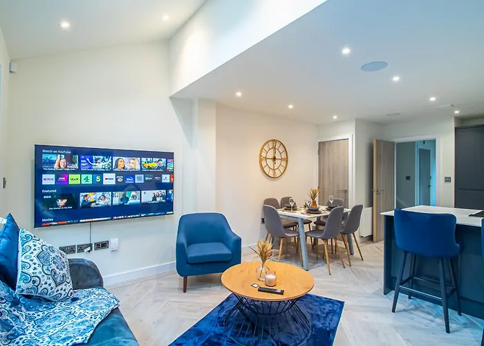 Modern 4-Bed Townhouse, Conveniently Located Near Leeds City Centre - Perfect For Corporate Stays