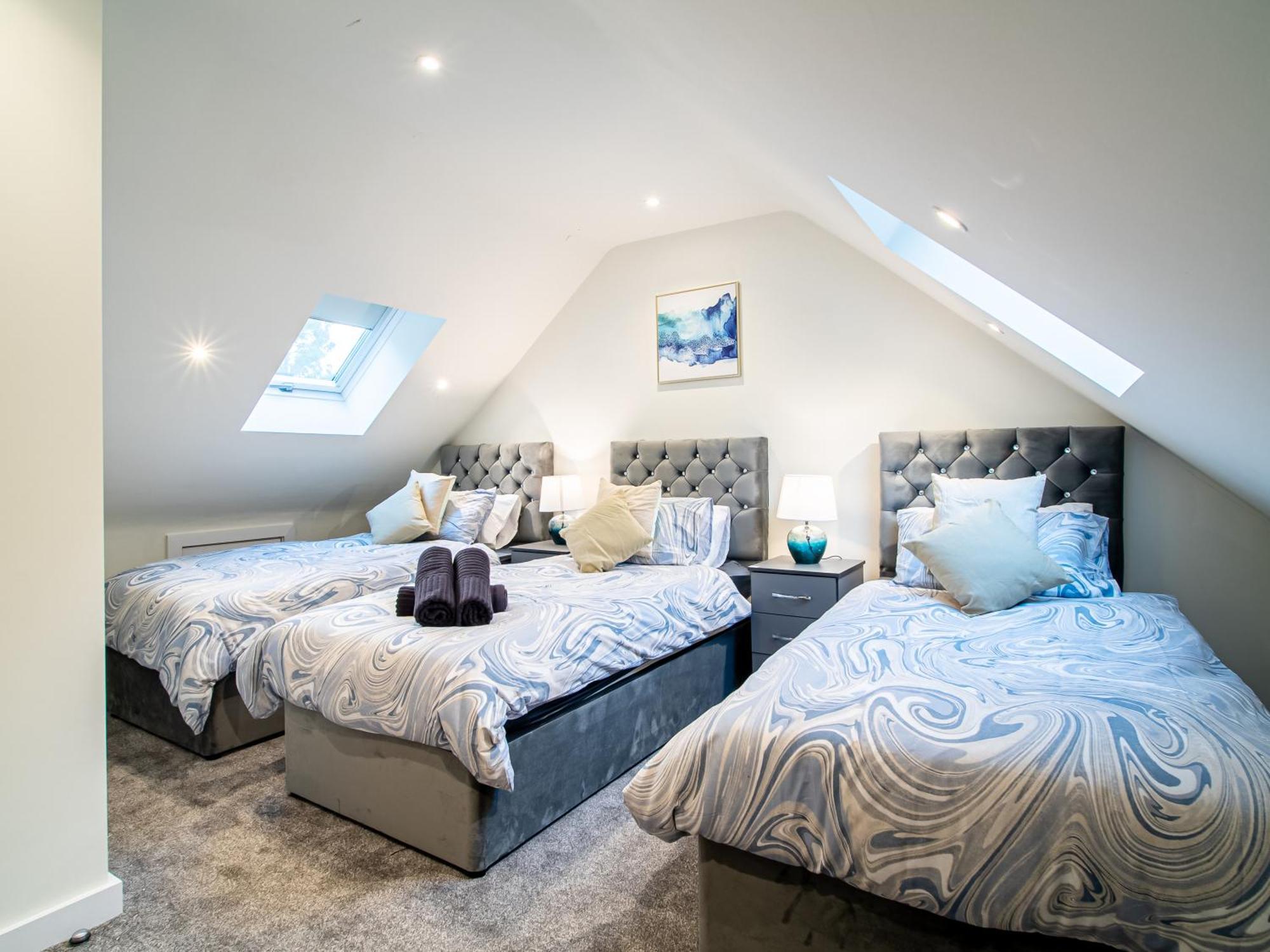 Modern 4-bed Townhouse, Conveniently Located Near Leeds Centre - Perfect For Corporate