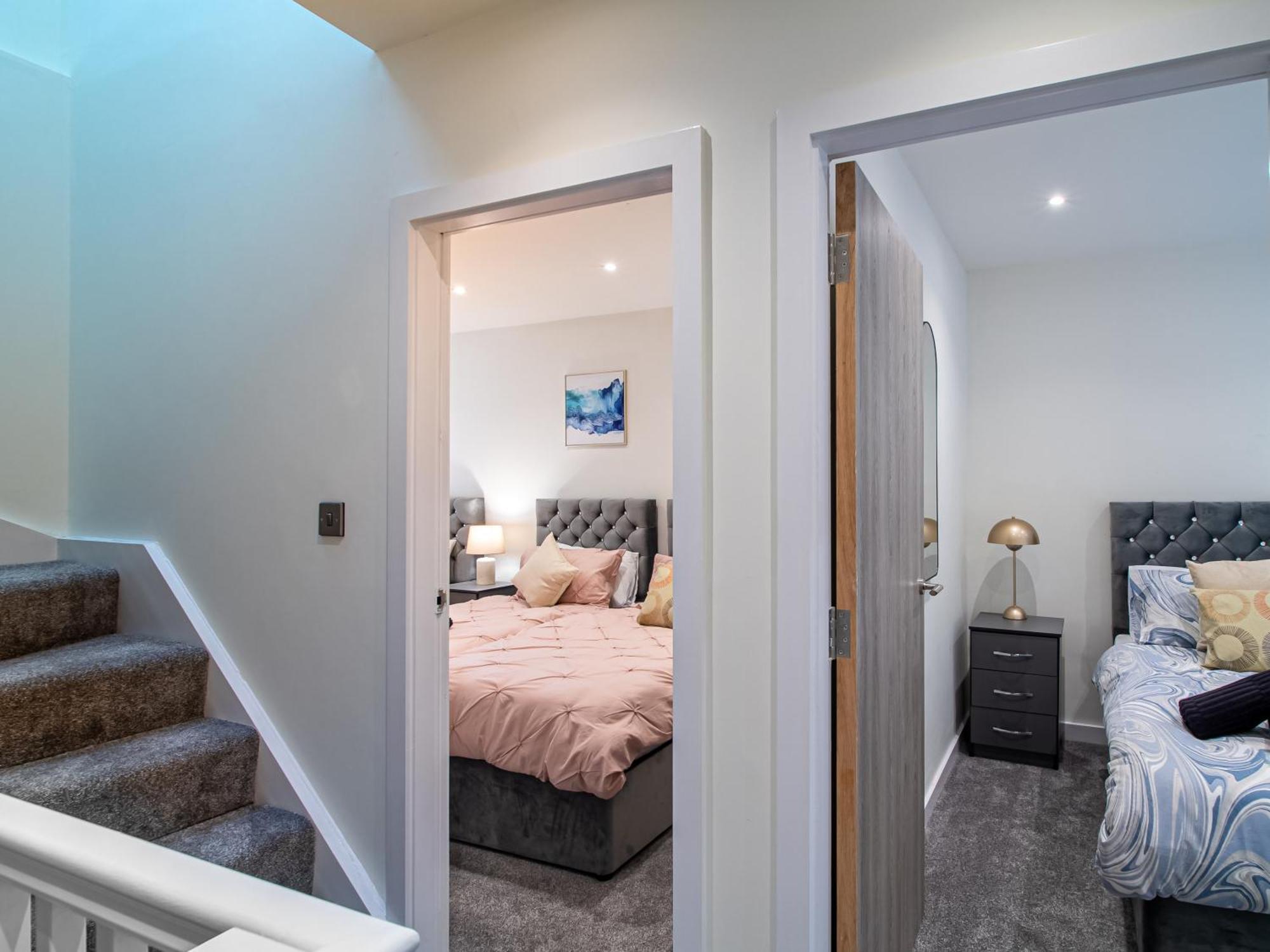 Apartment Modern 4-bed Townhouse, Conveniently Located Near Leeds Centre - Perfect For Corporate