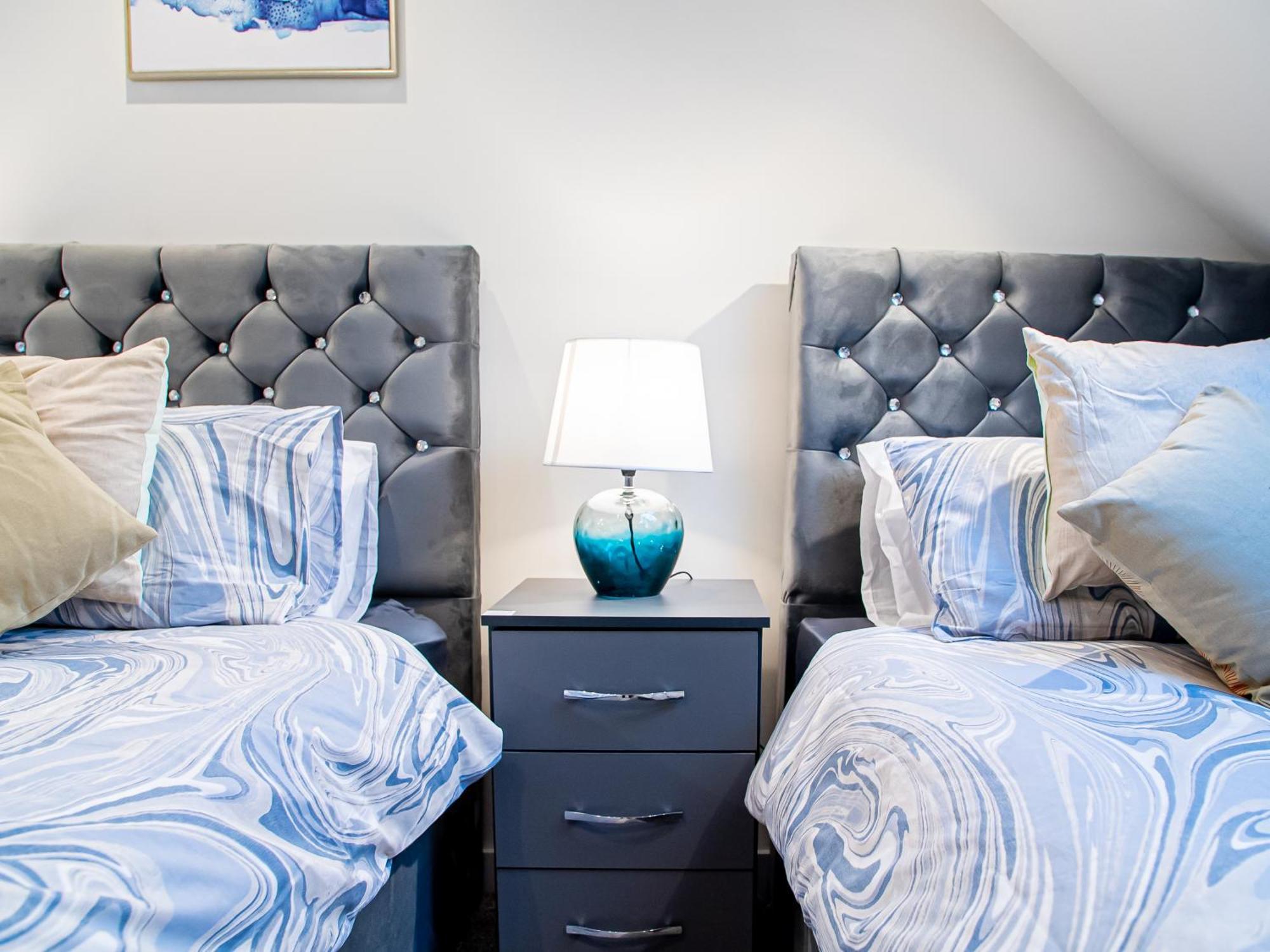 Apartment Modern 4-bed Townhouse, Conveniently Located Near Leeds Centre - Perfect For Corporate *