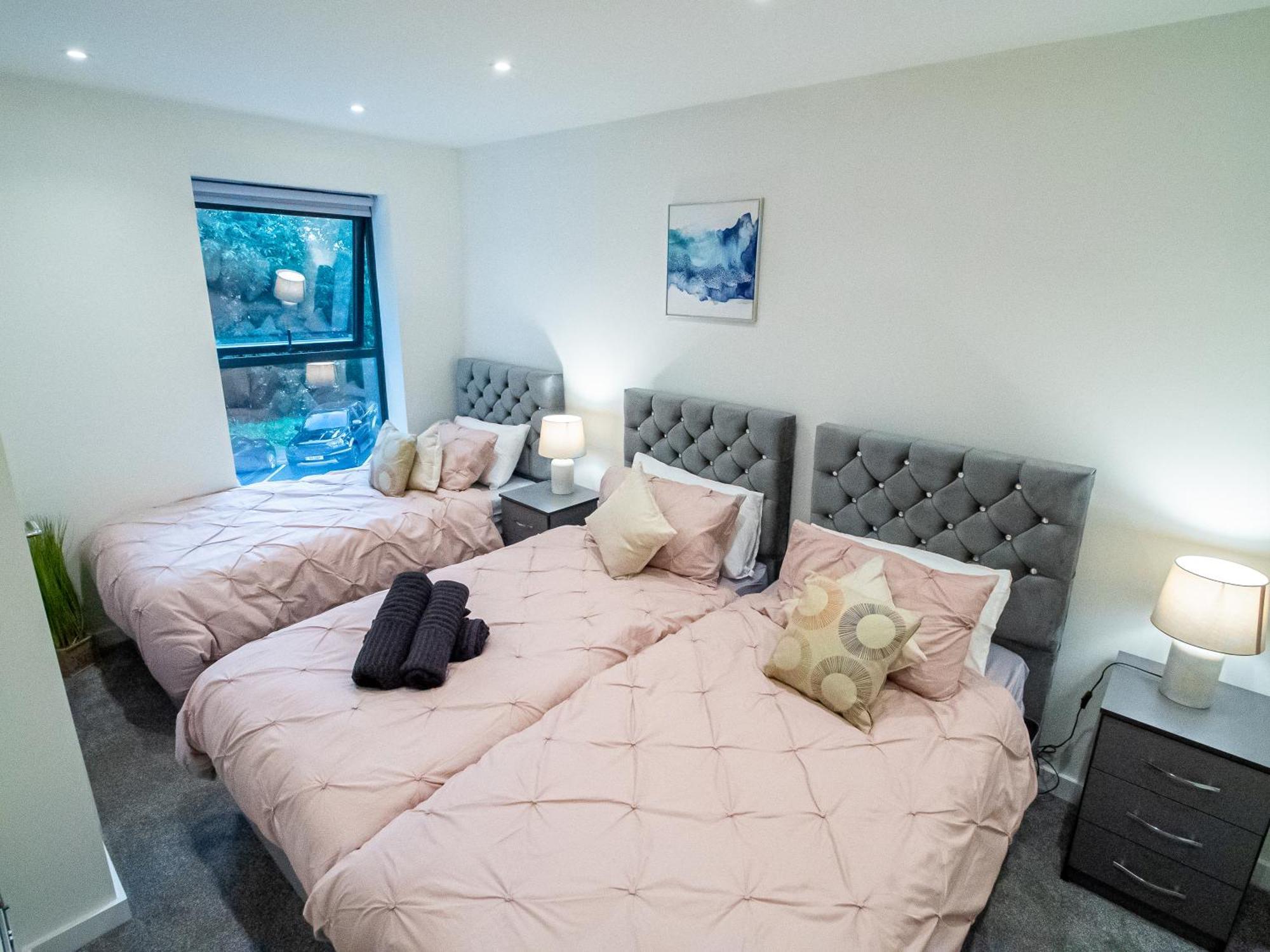 Apartment Modern 4-bed Townhouse, Conveniently Located Near Leeds Centre - Perfect For Corporate
