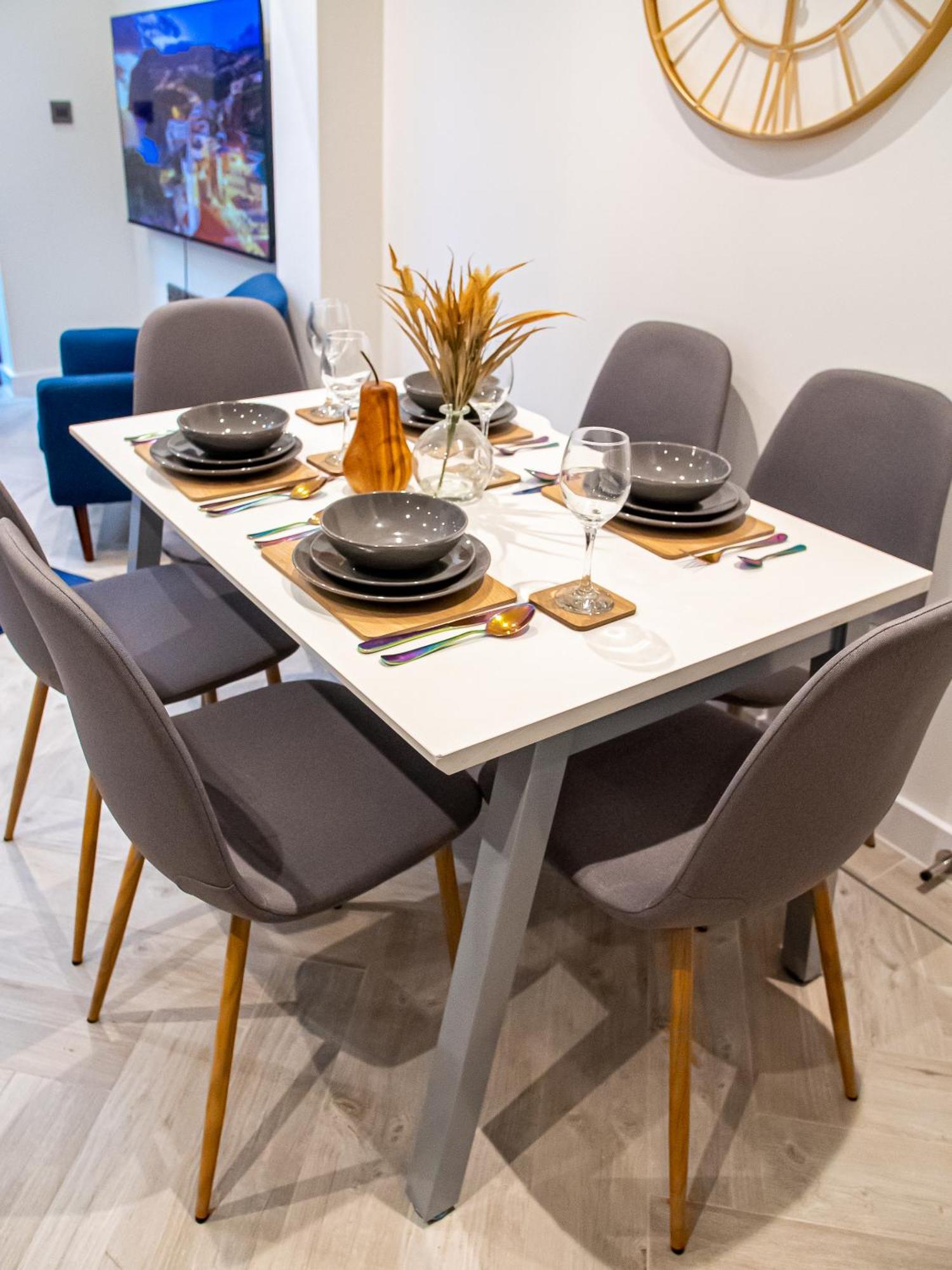 Apartment Modern 4-bed Townhouse, Conveniently Located Near Leeds Centre - Perfect For Corporate
